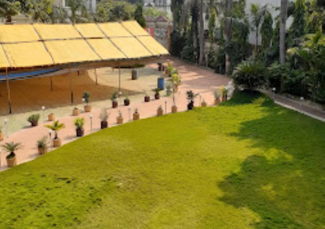 Hotel Blue Paradise Chandrapur Exterior foto